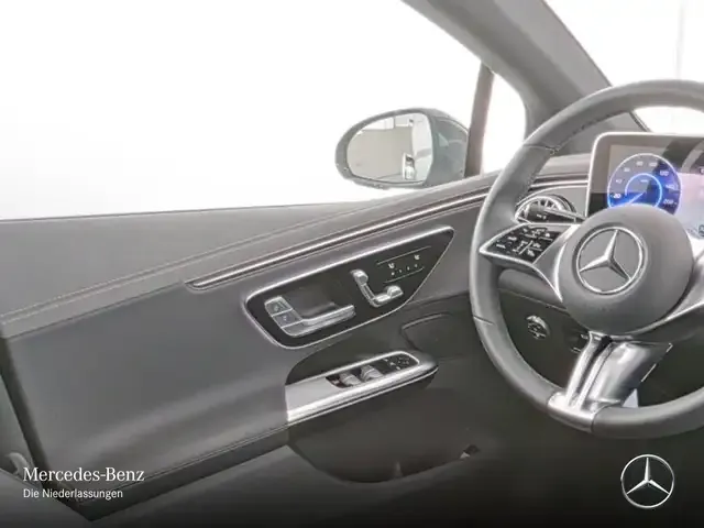Mercedes-Benz EQE 300