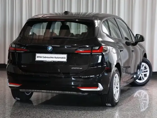 BMW 225
