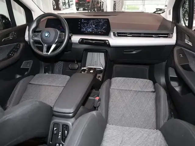 BMW 225