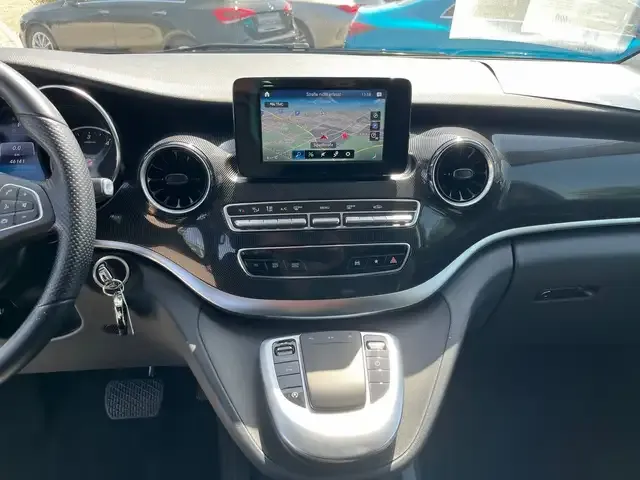 Mercedes-Benz V 250