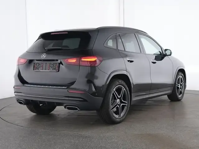 Mercedes-Benz GLA 220