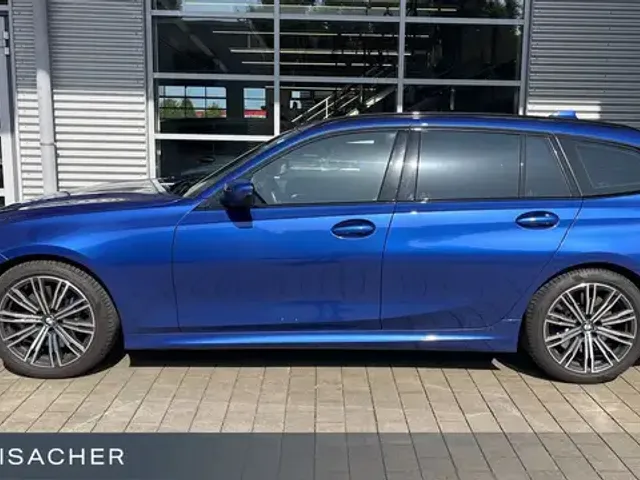 BMW 330