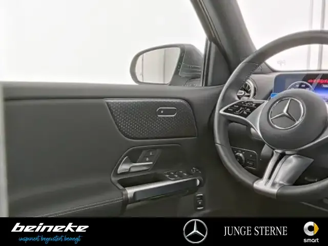 Mercedes-Benz EQB 300