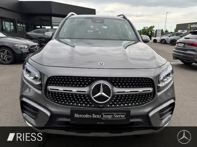 Mercedes-Benz GLB 200