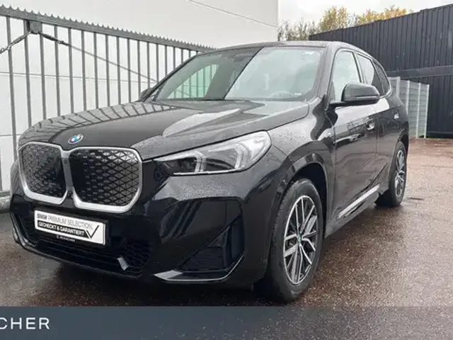 BMW iX1