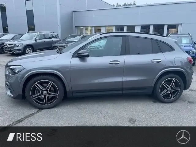 Mercedes-Benz GLA 200