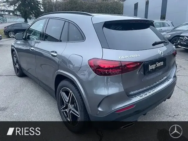 Mercedes-Benz GLA 200