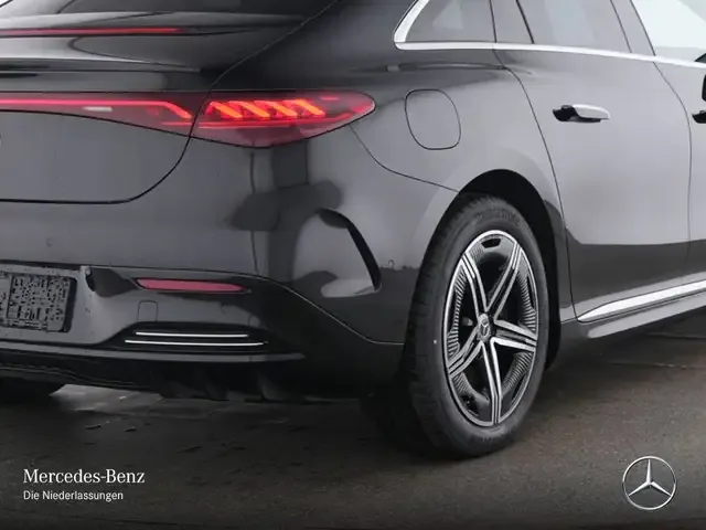 Mercedes-Benz EQE 300