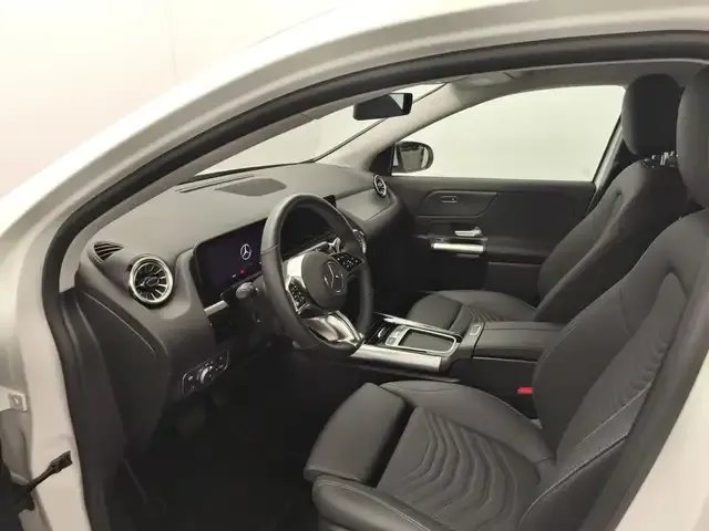 Mercedes-Benz EQA 300