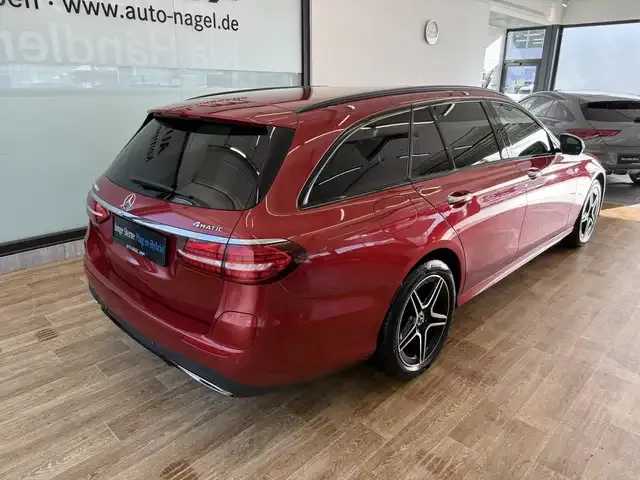 Mercedes-Benz E 300
