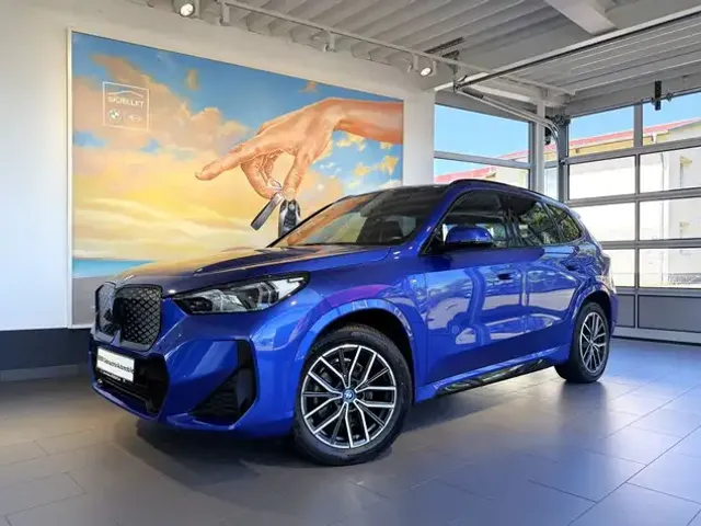 BMW iX1