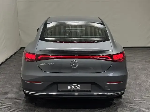 Mercedes-Benz EQE 300