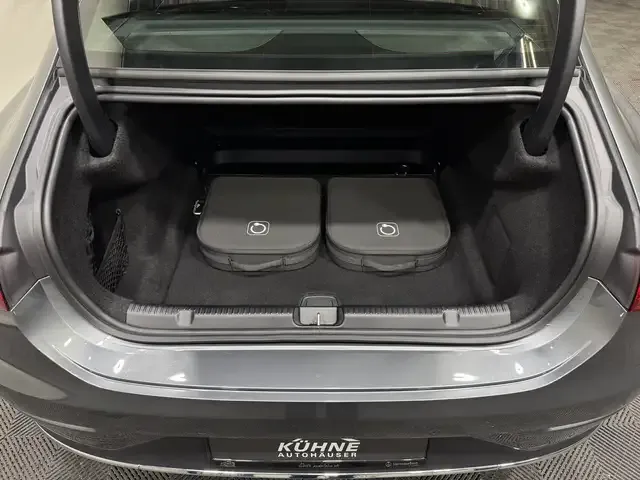 Mercedes-Benz EQE 300