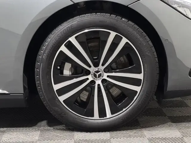 Mercedes-Benz EQE 300