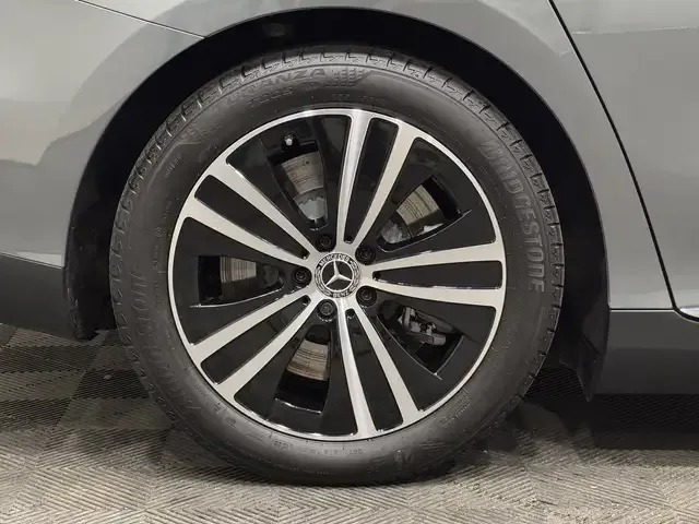 Mercedes-Benz EQE 300