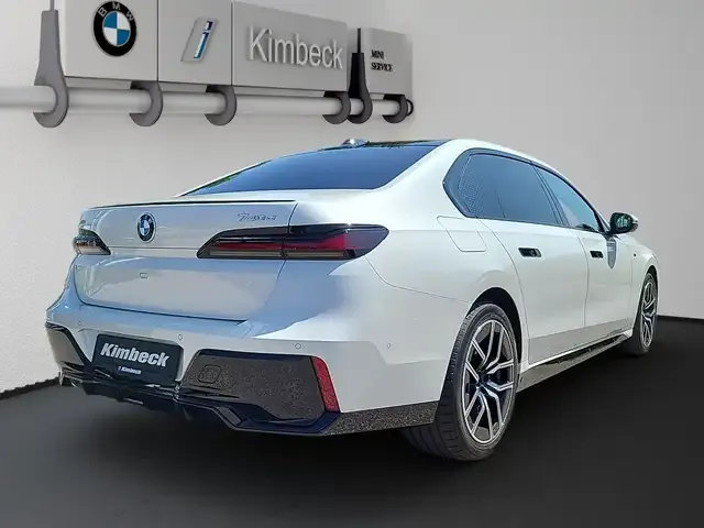 BMW 740