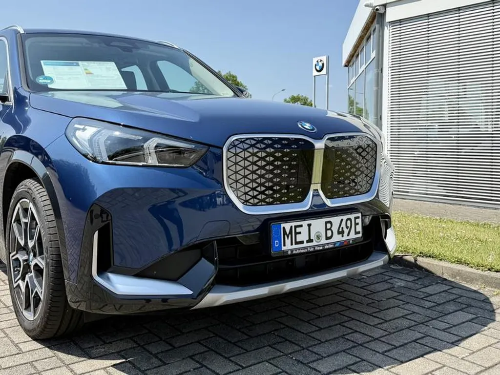 BMW iX1