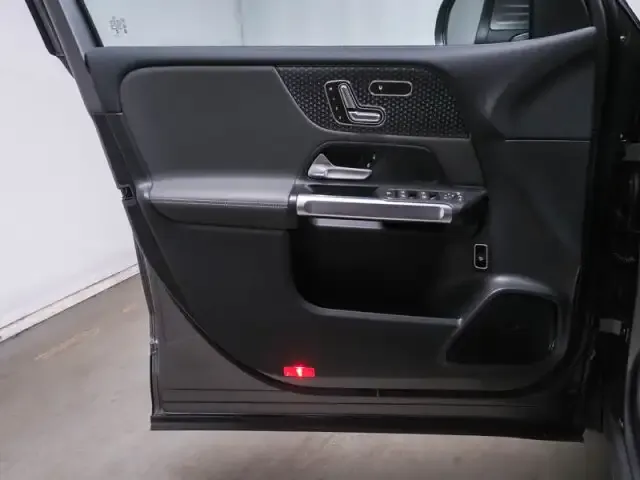 Mercedes-Benz EQB 350