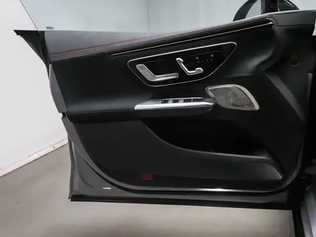 Mercedes-Benz EQE 43