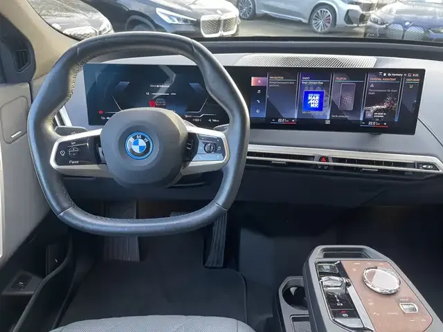 BMW iX