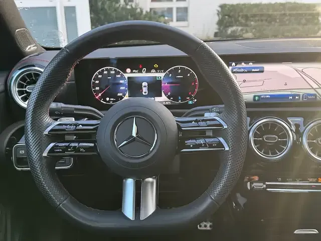 Mercedes-Benz CLA 200