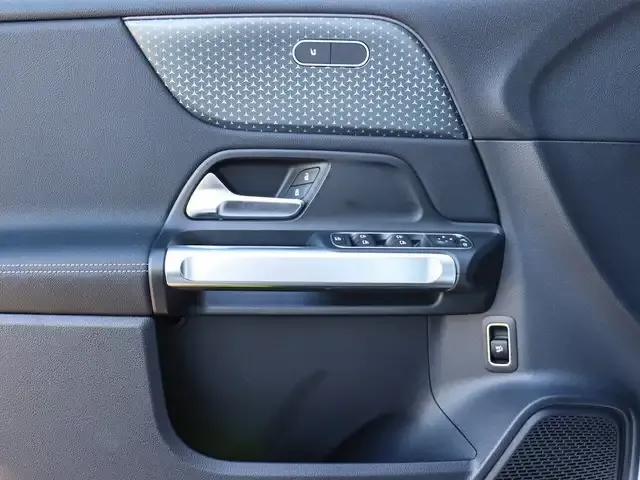 Mercedes-Benz EQB 300