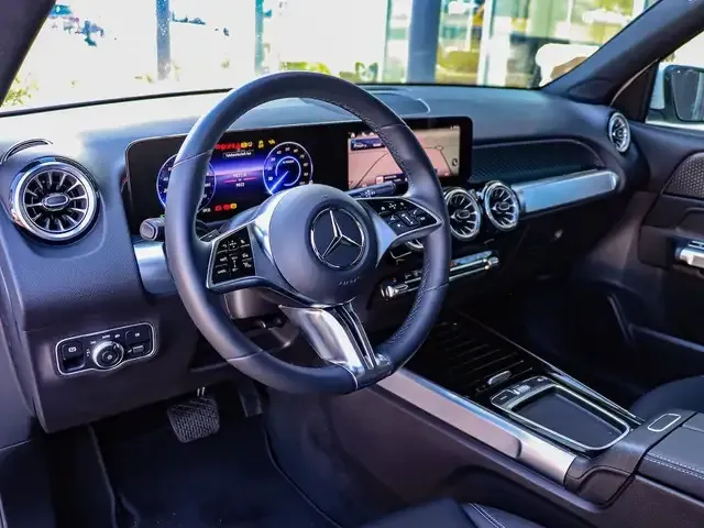 Mercedes-Benz EQB 300