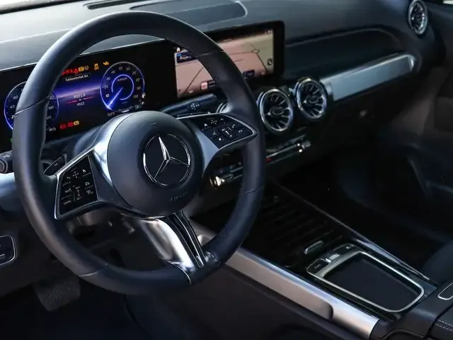 Mercedes-Benz EQB 300