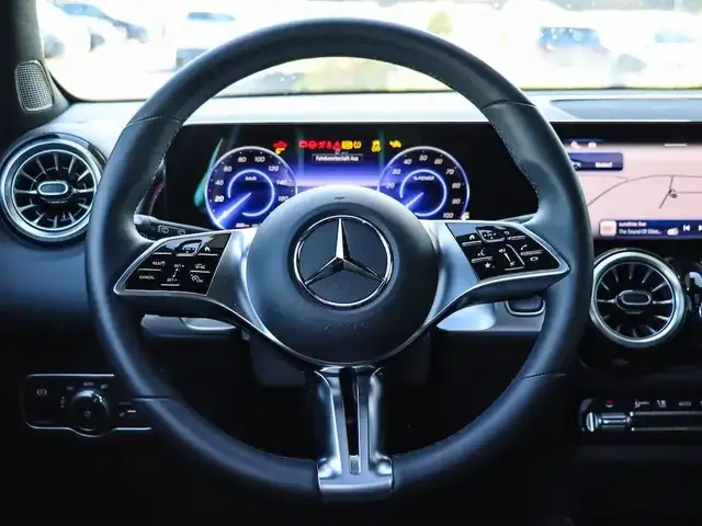 Mercedes-Benz EQB 300