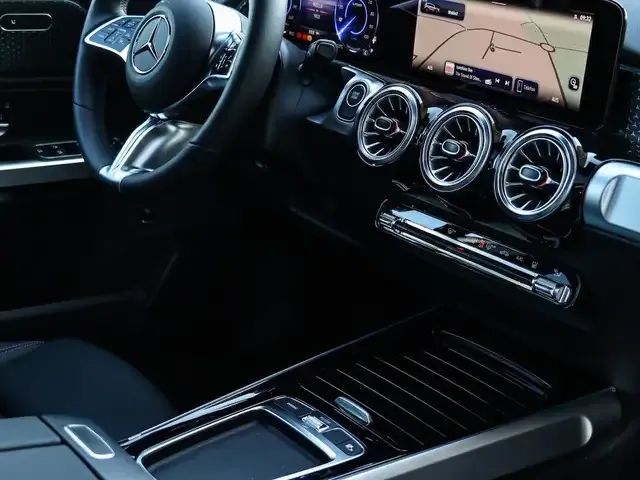 Mercedes-Benz EQB 300
