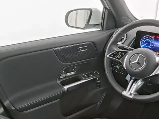 Mercedes-Benz EQB 300